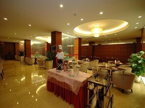 供应午餐和晚餐，中国菜
