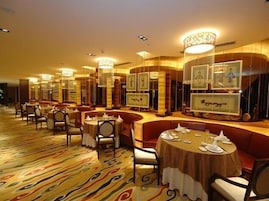 Petit déjeuner buffet servi tous les jours en supplément