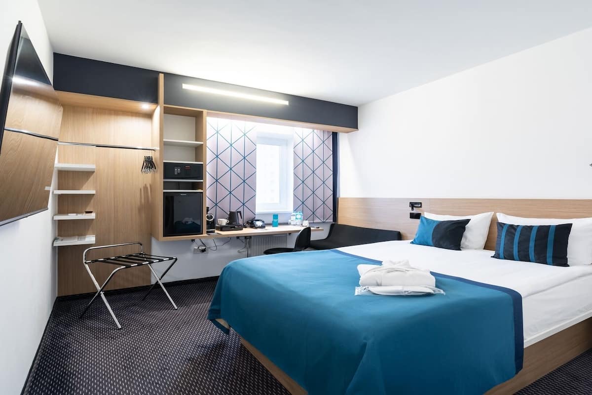 Comfort Room | Premium bedding, minibar, in-room safe, desk