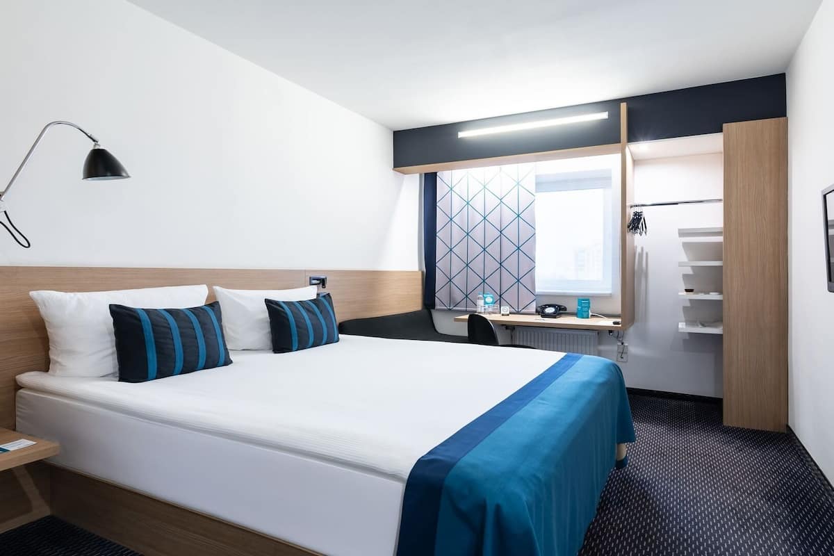 Standard Double Room | Premium bedding, minibar, in-room safe, desk