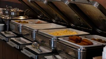 Desayuno buffet diario (USD 11 por persona)