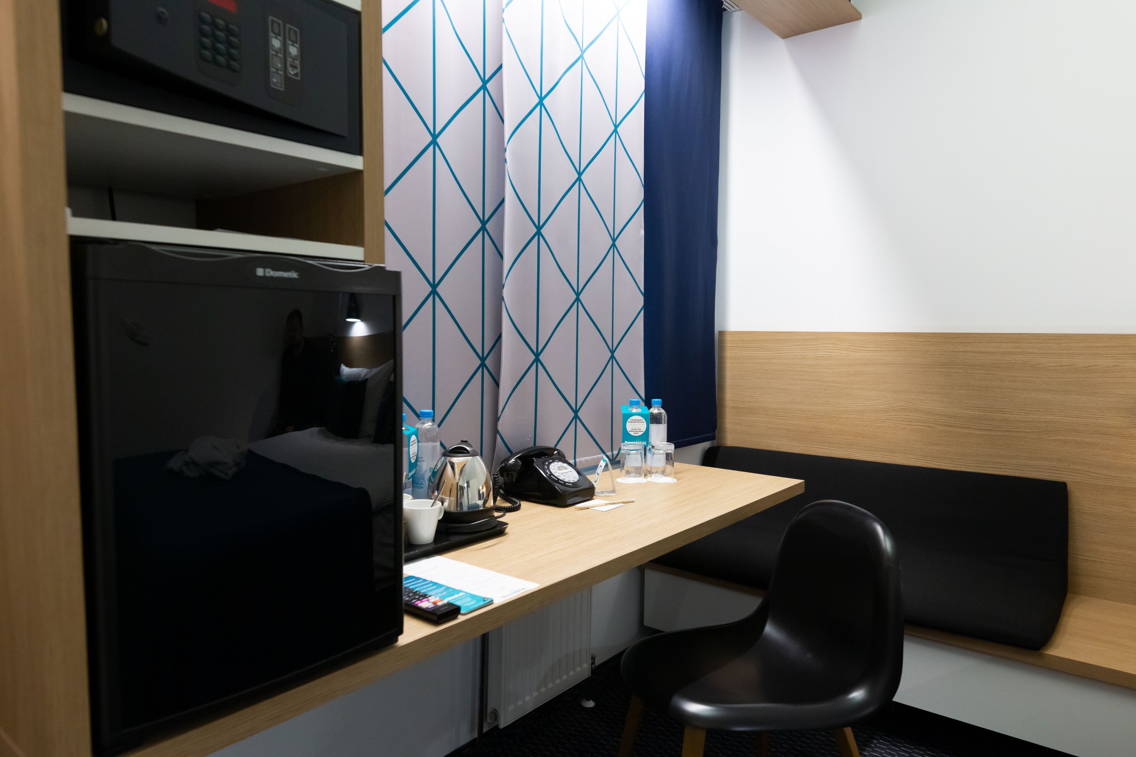 comfort room | premium bedding, minibar, in-room safe, desk