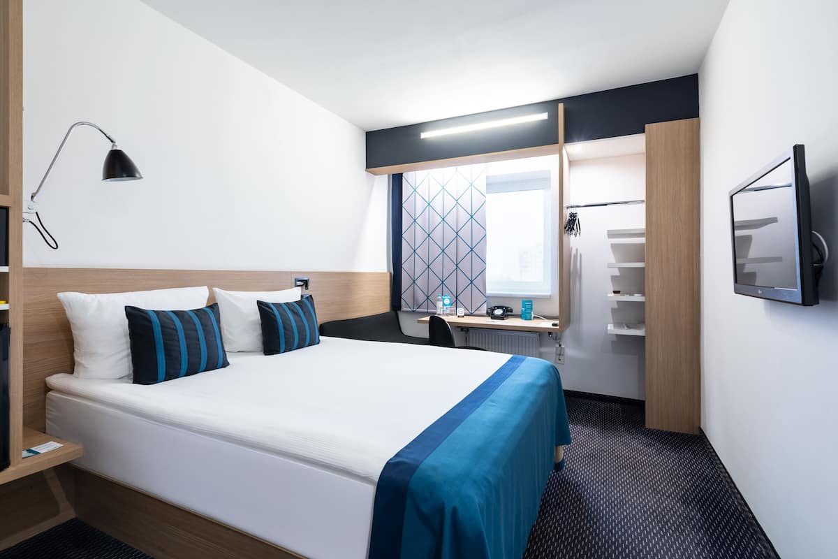 Standard Double Room | Premium bedding, minibar, in-room safe, desk