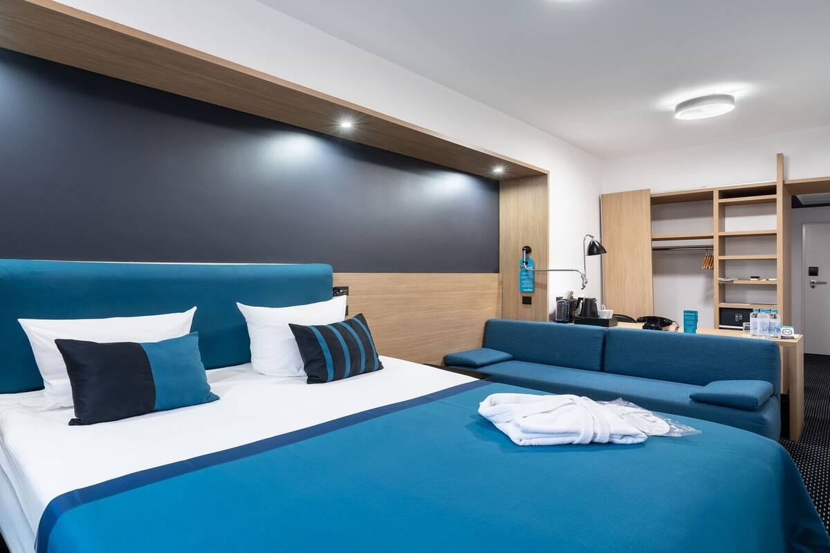 Studio | Premium bedding, minibar, in-room safe, desk