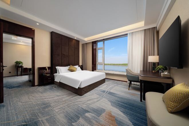 Minibar, in-room safe, alarm clocks