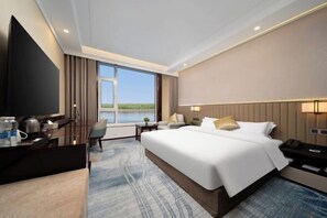 Minibar, Zimmersafe, Wecker