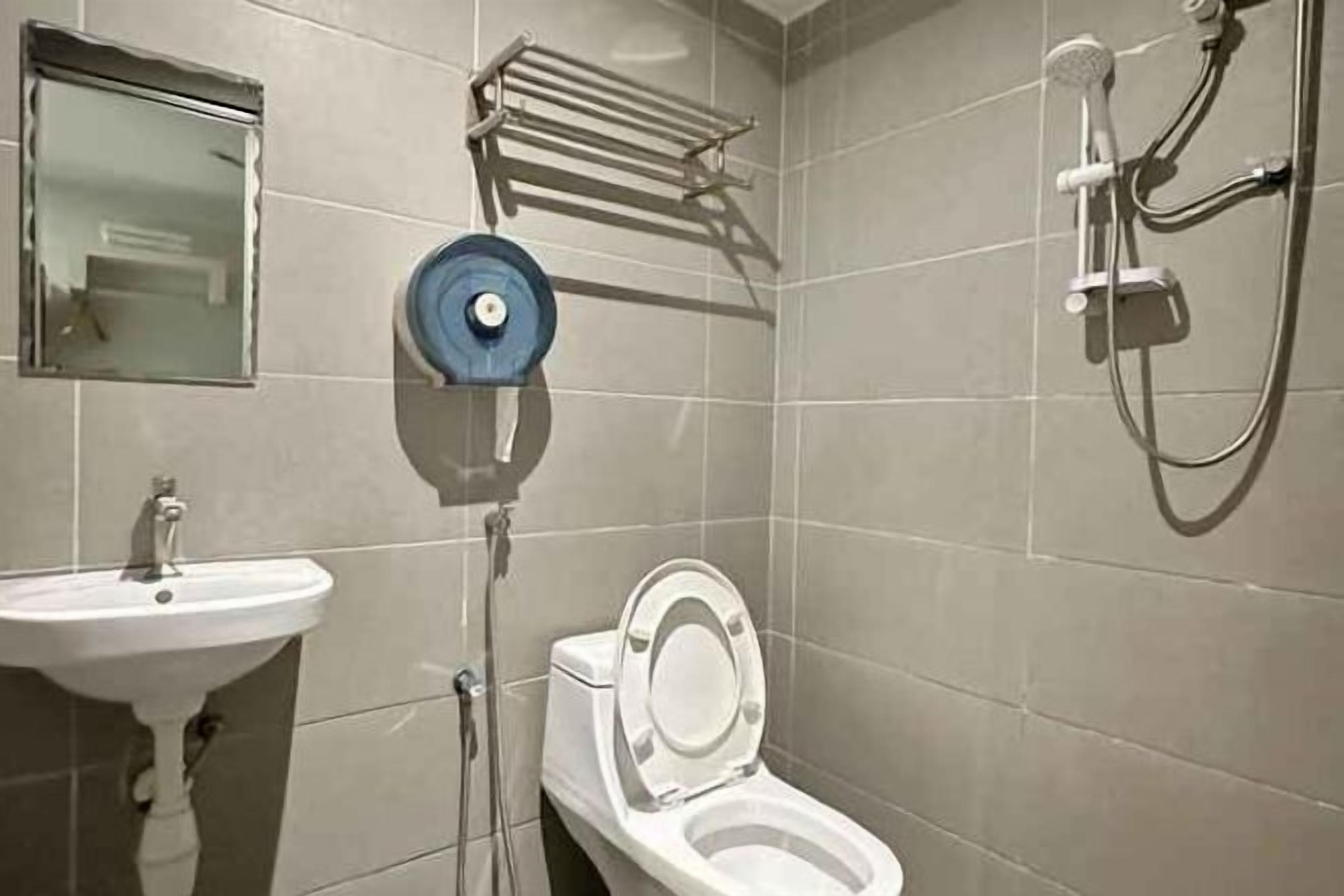 Bathroom | Shower, slippers, bidet, towels