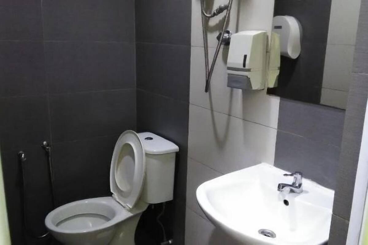 Bathroom | Shower, slippers, bidet, towels