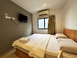 Deluxe Room, 1 Queen Bed | Soundproofing, iron/ironing board, free WiFi, bed sheets - De UPTOWN Hotel @ Subang Jaya (Subang Jaya)