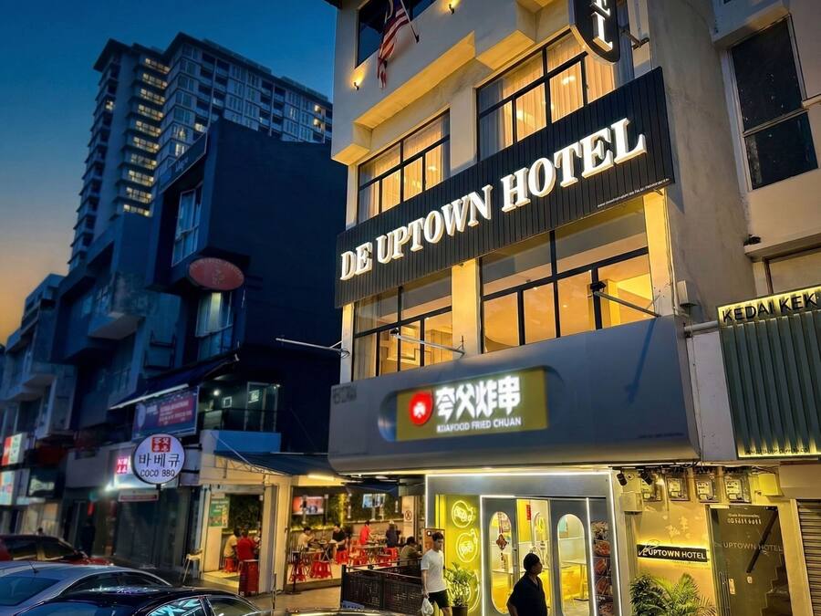 Depan hartanah - siang/malam