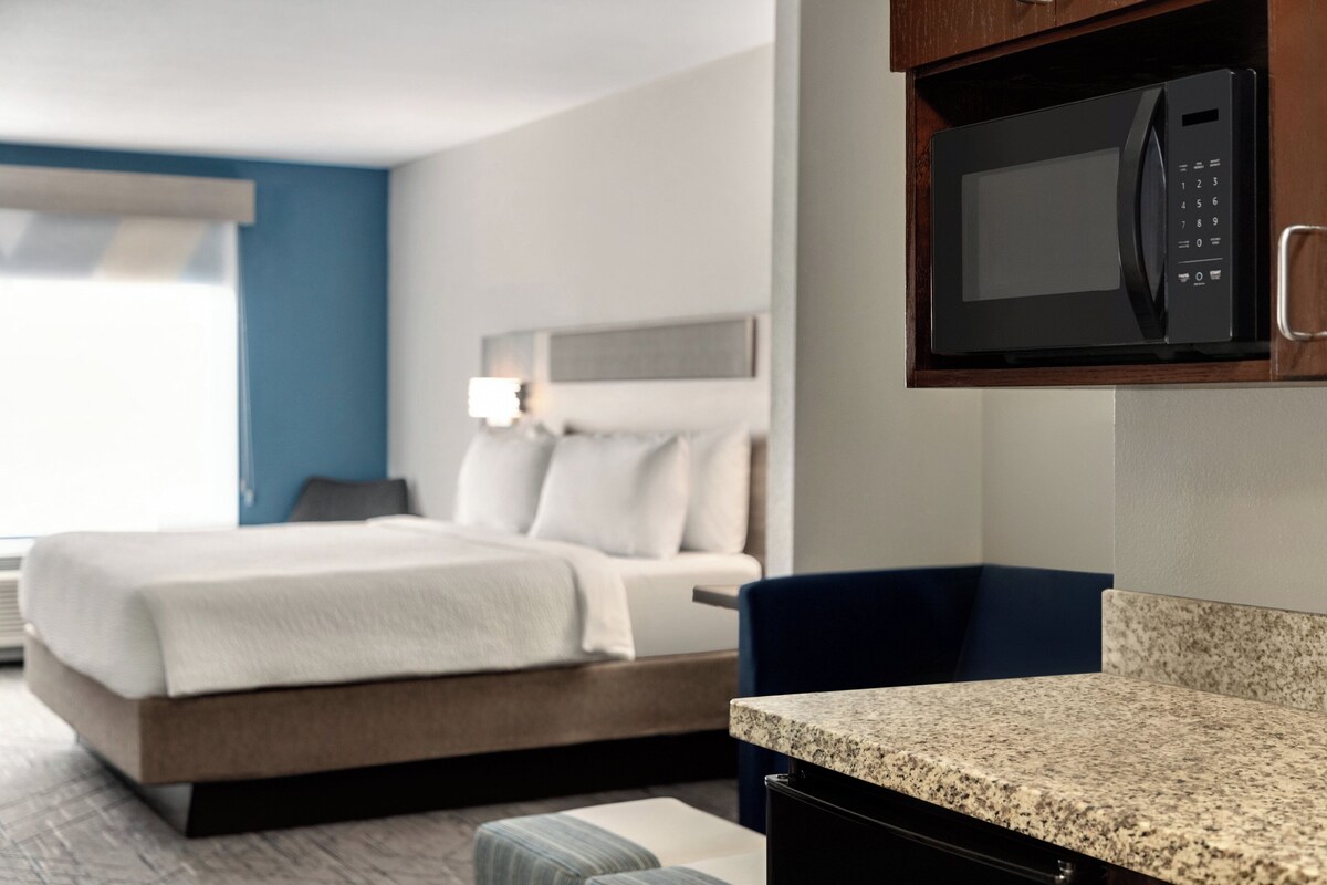Premium bedding, pillow-top beds, in-room safe, desk