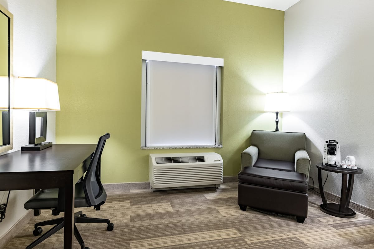 1 bedroom, premium bedding, pillowtop beds, in-room safe