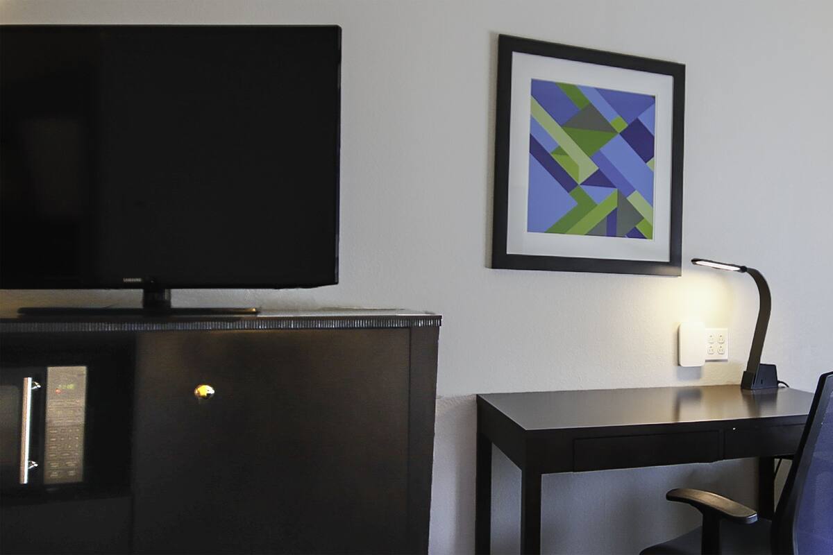 Premium bedding, pillowtop beds, in-room safe, desk