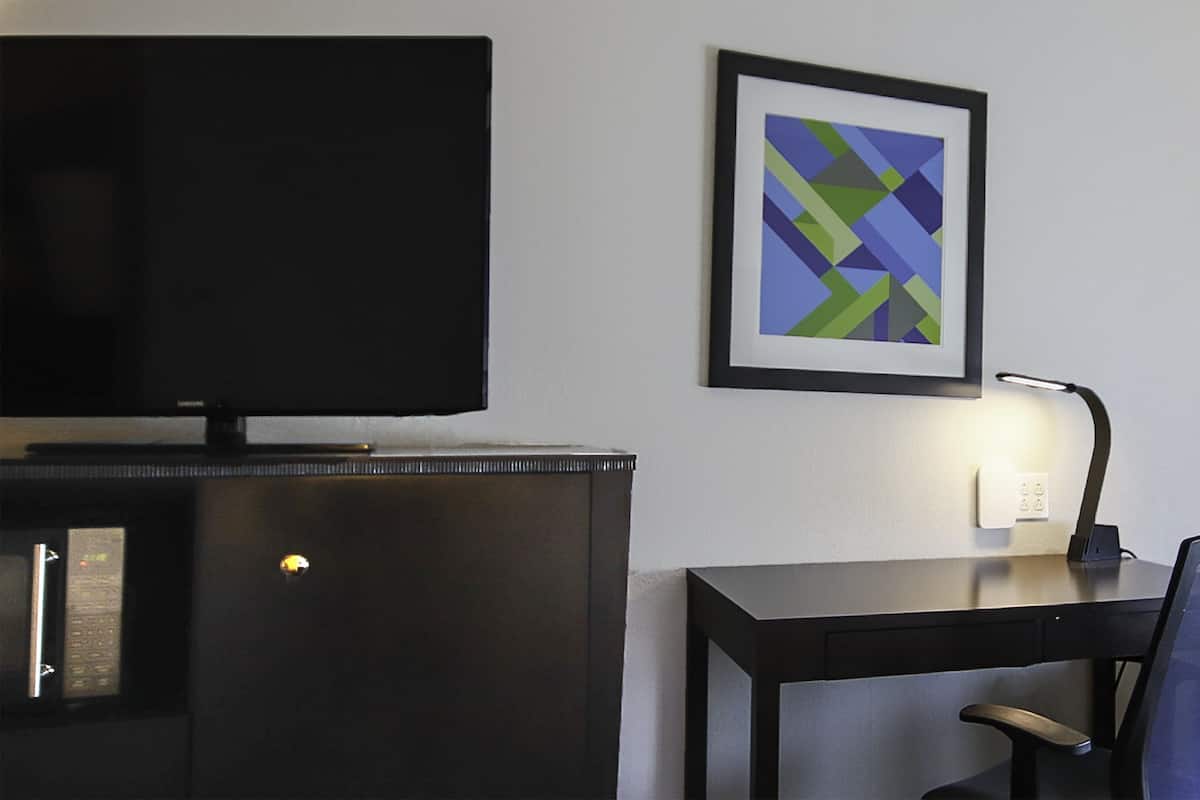 Premium bedding, pillowtop beds, in-room safe, desk