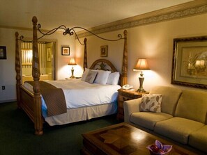 Schreibtisch, Bügeleisen/Bügelbrett, kostenlose Babybetten, Bettwäsche