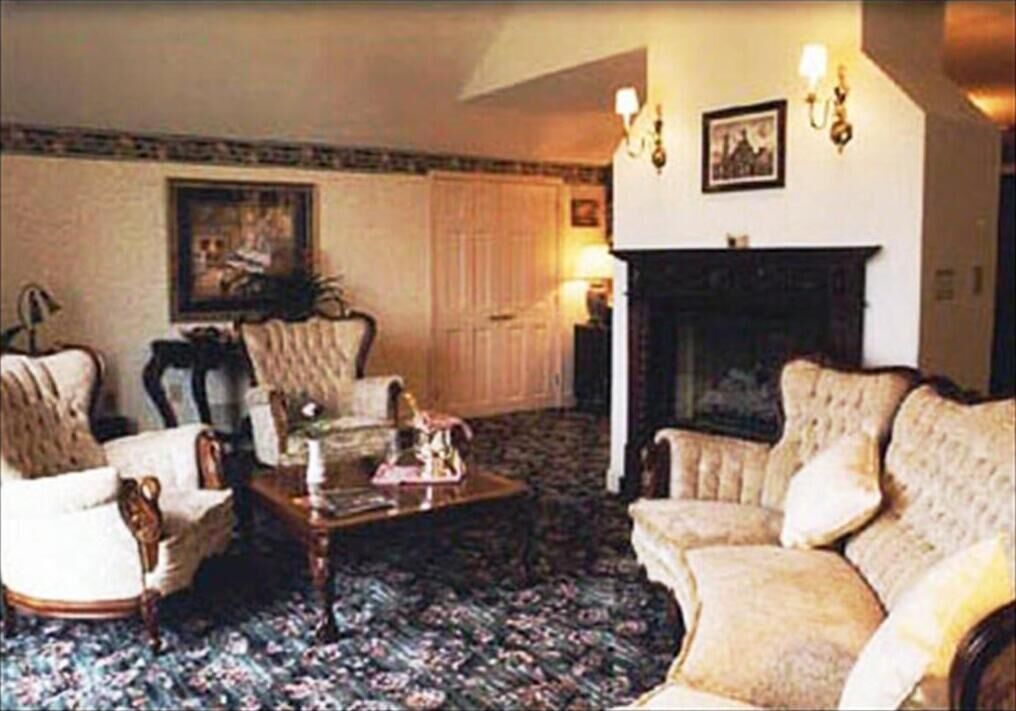 flat-screen tv, first-run films