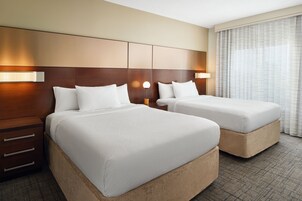 Schreibtisch, laptopgeeigneter Arbeitsplatz, Verdunkelungsvorhänge