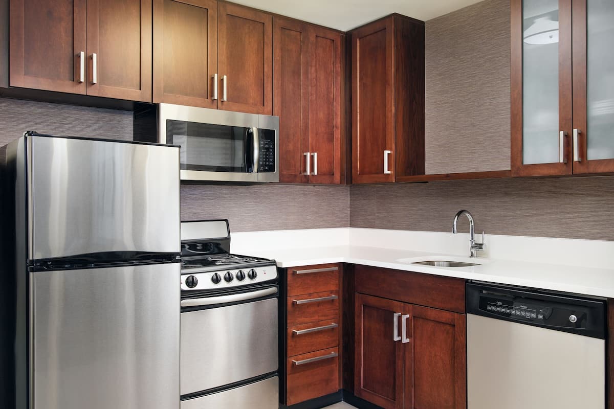 fridge, microwave, stovetop, dishwasher