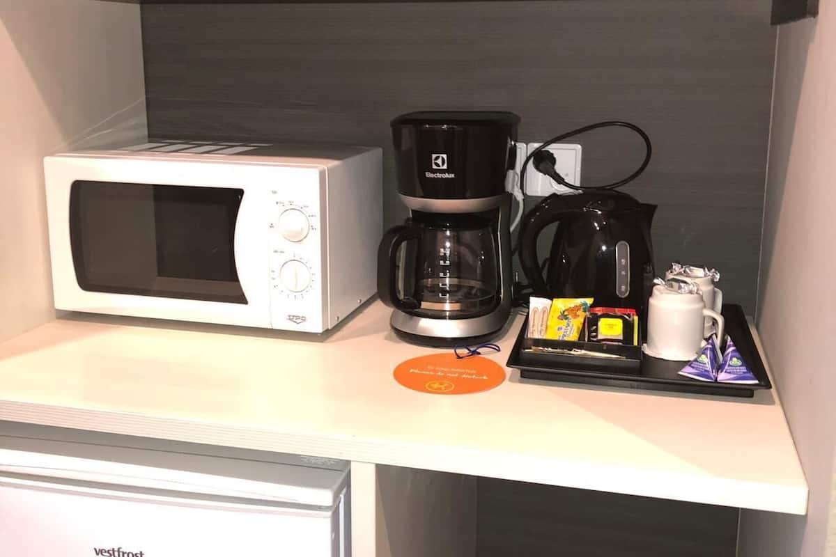 comfort twin room | desk, blackout curtains, cots/infant beds, free wifi