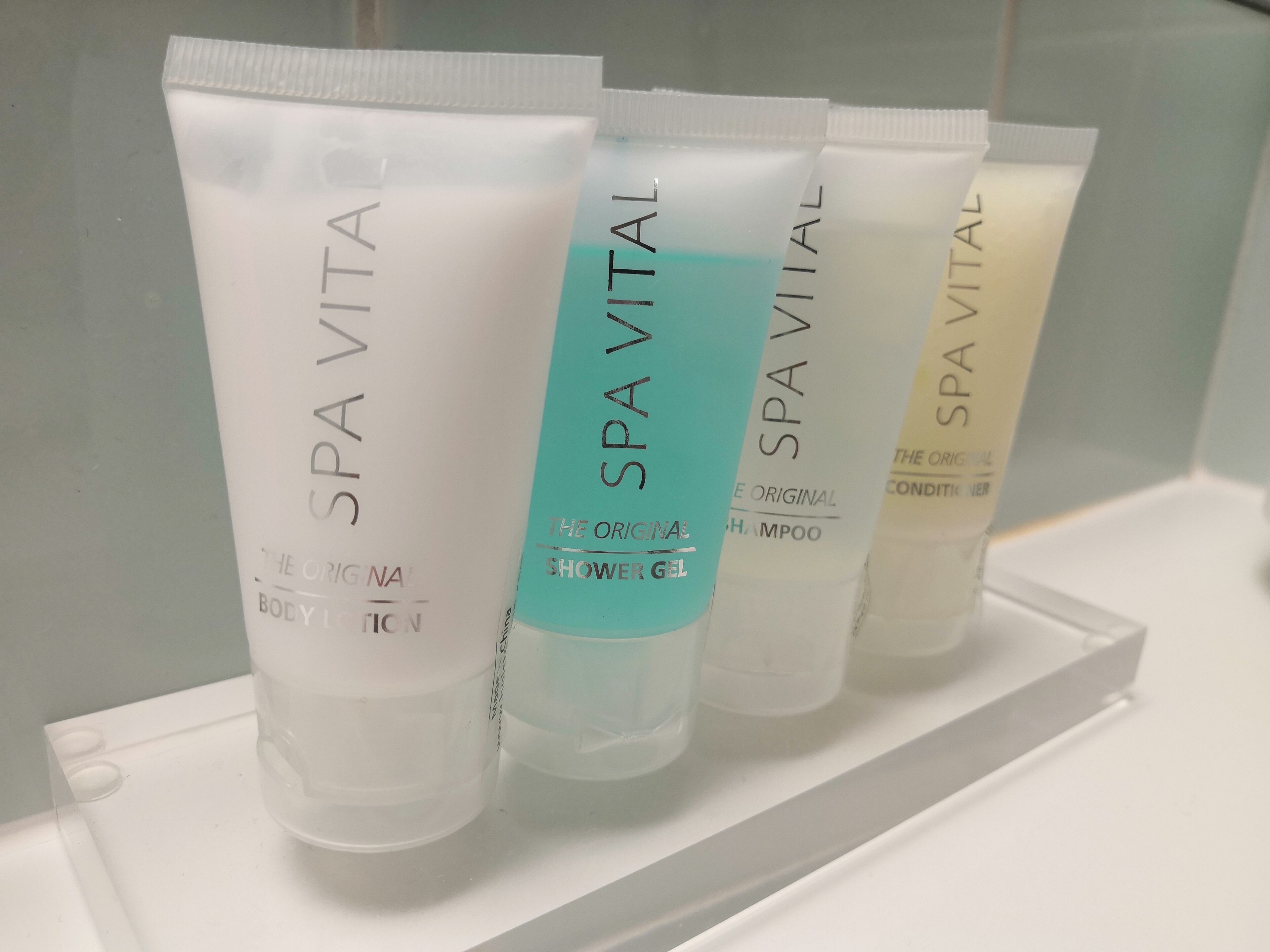 comfort twin room | bathroom | shower, hair dryer, bidet, towels