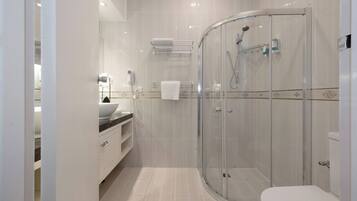 Basic Apartment | Bathroom