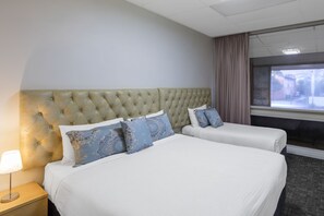 Basic Apartment | Bathroom | Shower, free toiletries, hair dryer, slippers - Adelaide Granada Motor Inn (Glenunga)