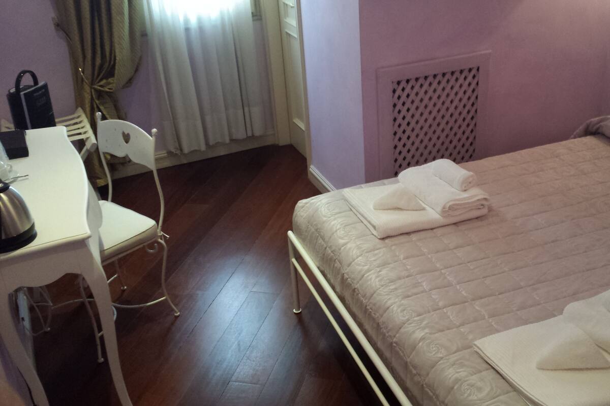WiFi (free), bed sheets