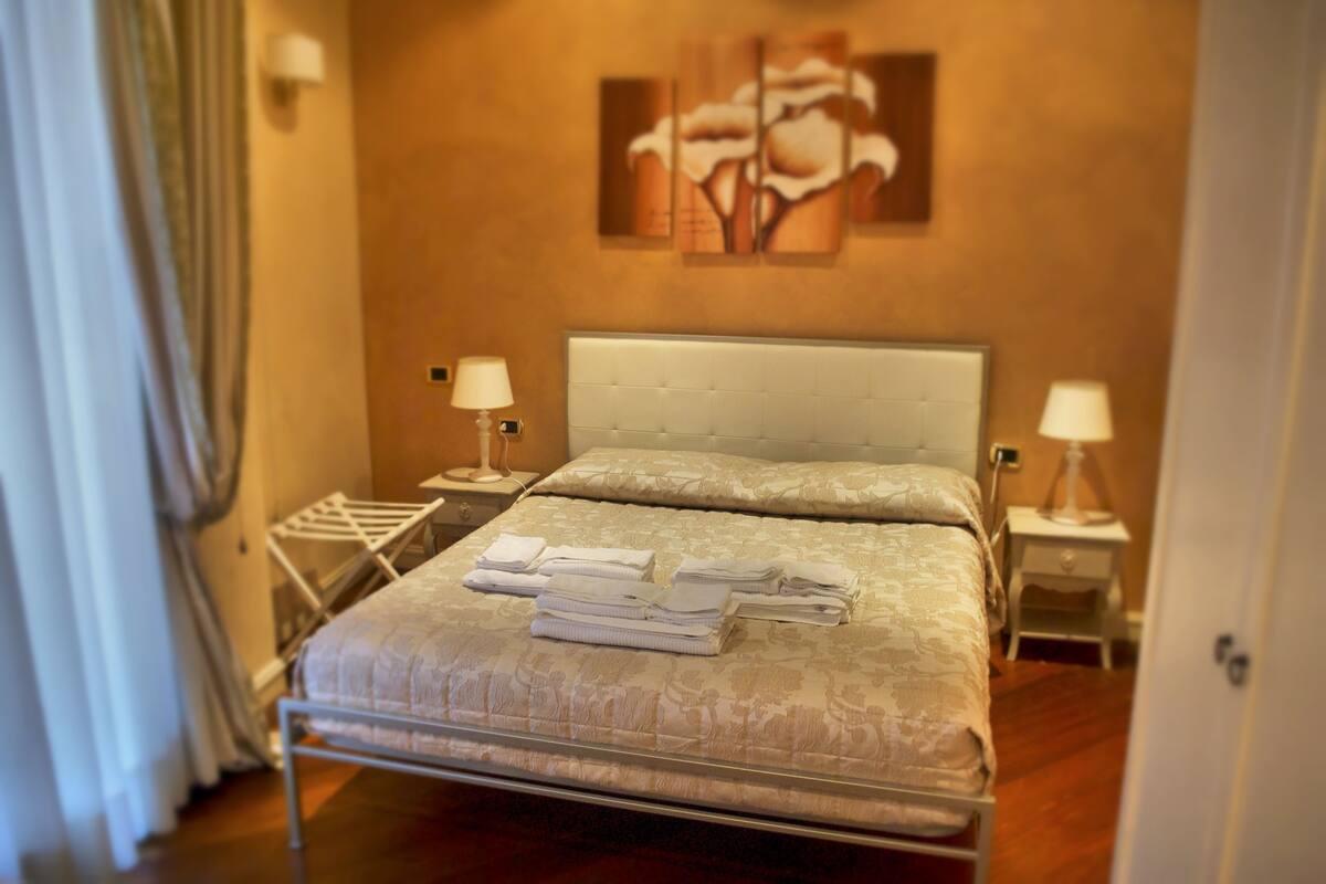 WiFi (free), bed sheets