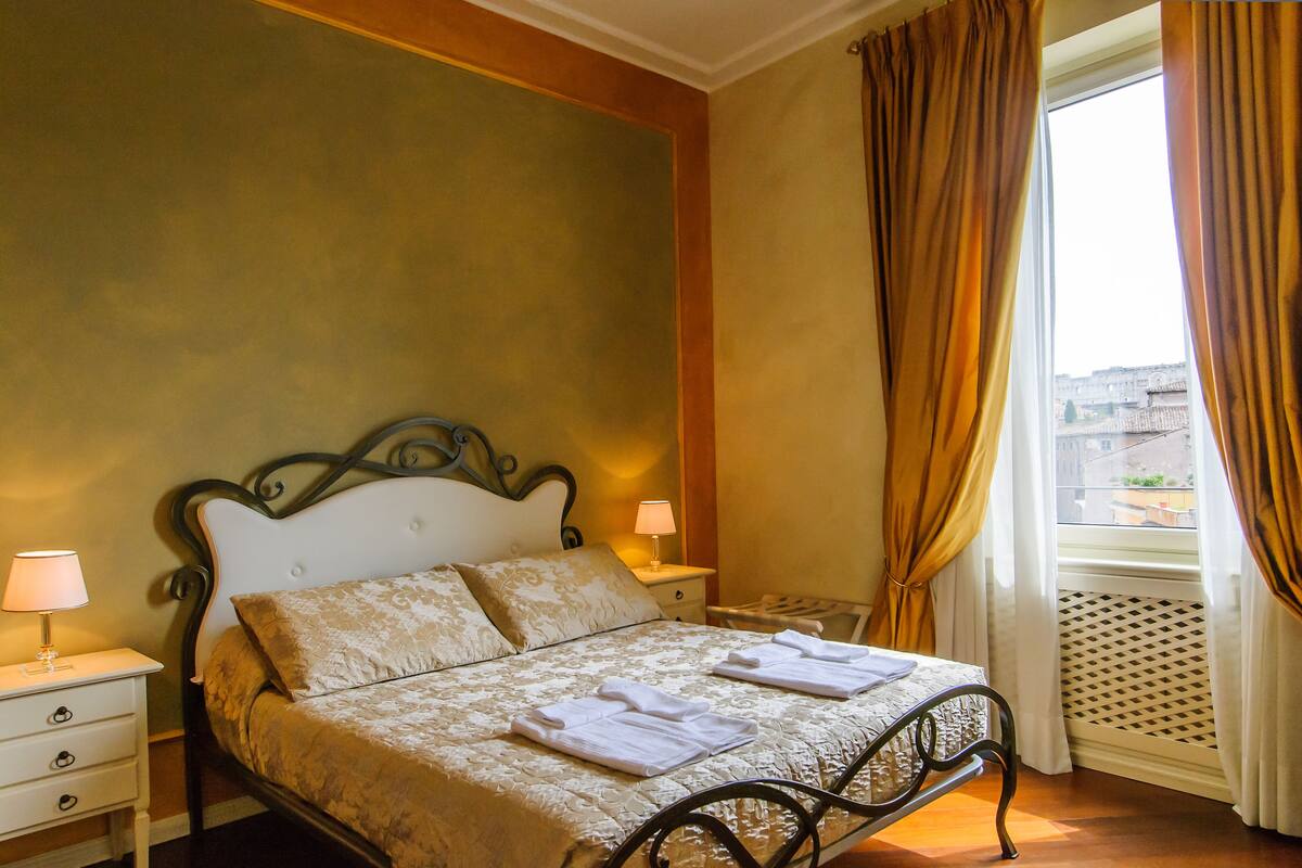 WiFi (free), bed sheets