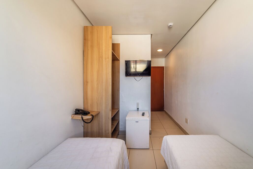 Executive Twin Room, 2 Single Beds | Free WiFi, bed sheets