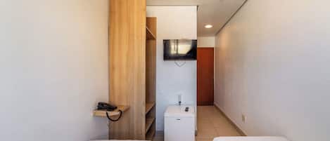 Executive Twin Room, 2 Twin Beds | Free WiFi, bed sheets