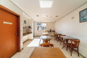 Tägliches inbegriffenes Frühstück