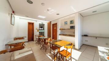 Free daily breakfast