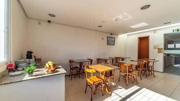 Sudah termasuk sarapan setiap hari