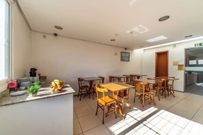Free daily breakfast - Hotel Minuano Home (Porto Alegre)