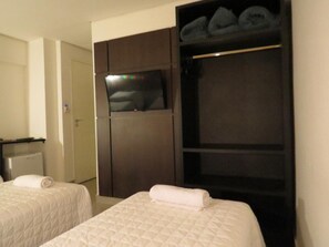 Desk, laptop workspace, soundproofing, WiFi - Hotel Minuano Express (Porto Alegre)