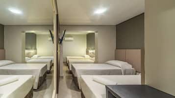 Quarto quádruplo executivo | Escrivaninha, espaço de trabalho para notebook, quartos à prova de som