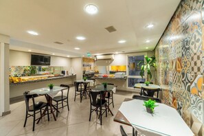 Café da manhã continental grátis todos os dias