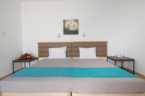 In-room safe, iron/ironing board, free cots/infant beds, rollaway beds - New Famagusta Hotel (Ayia Napa)