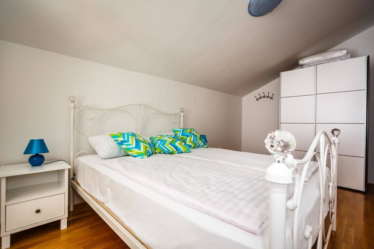 1 bedroom, blackout curtains, rollaway beds, free WiFi
