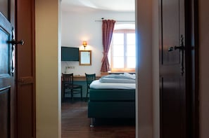 Mobiliari individual, wifi gratuïta i roba de llit