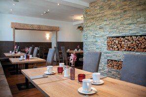 Dagelijks ontbijtbuffet (EUR 15.00 per persoon)