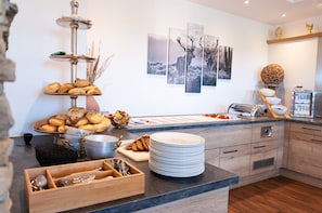 Dagelijks ontbijtbuffet (EUR 15.00 per persoon)