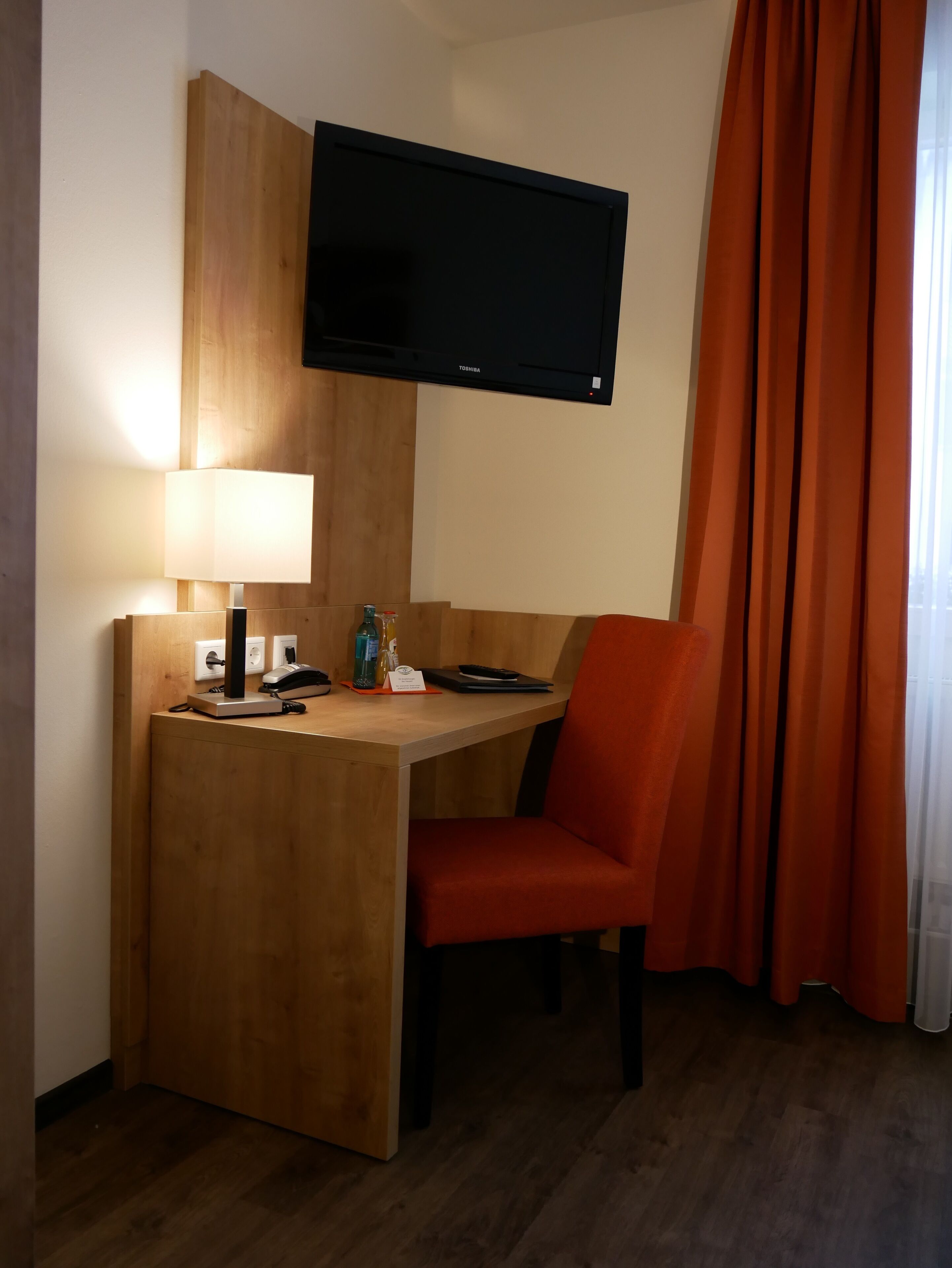 single room | hypo-allergenic bedding, in-room safe, desk, free wifi