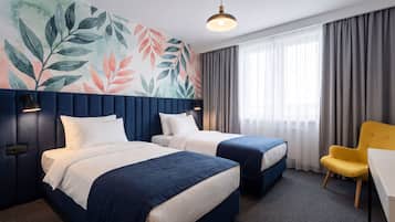 Premium kamer, 1 twee- of 2 eenpersoonsbedden | Een bureau, geluiddichte muren, een strijkplank/strijkijzer, gratis wifi