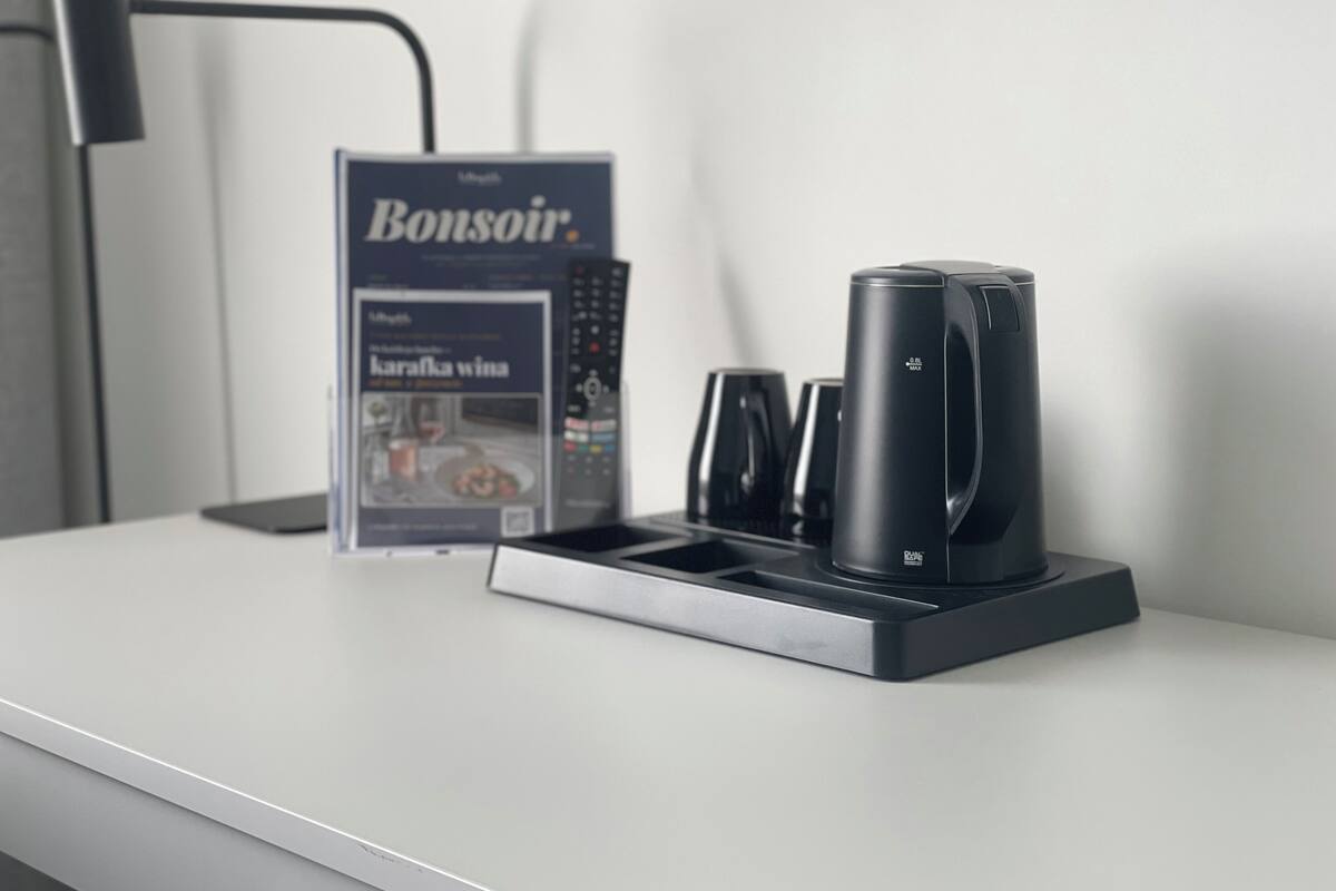 Skrivebord, lydisolert, strykejern/-brett og wi-fi (inkludert)