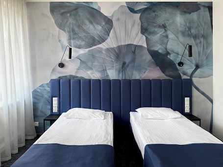 Premium Double or Twin Room | Desk, soundproofing, iron/ironing board, free WiFi