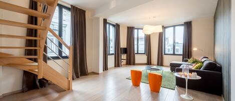 City-dupleks - 2 soveværelser - terrasse | Opholdsområde | Fladskærms-tv