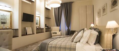 Suite júnior | Roba de llit d'alta qualitat, minibar i caixa forta a l'habitació