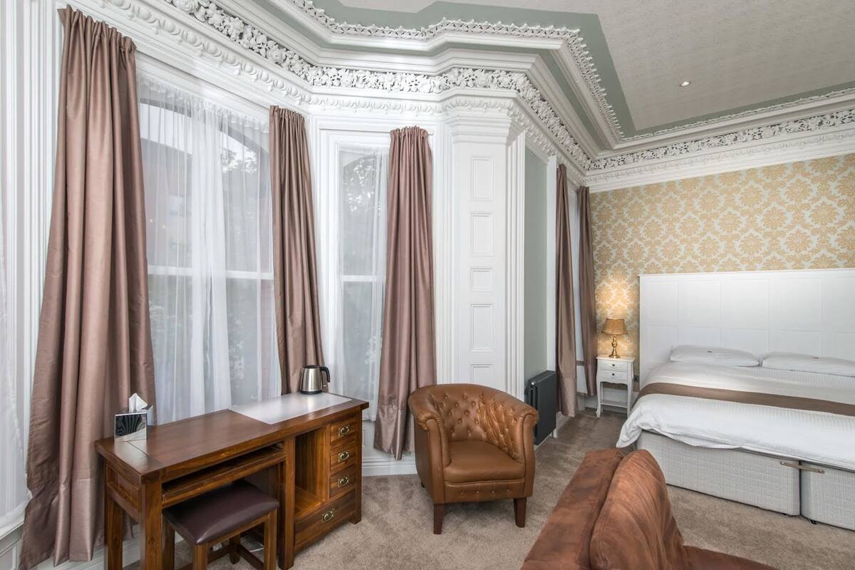 Grand Studio Suite | Egyptian cotton sheets, desk, blackout drapes, soundproofing